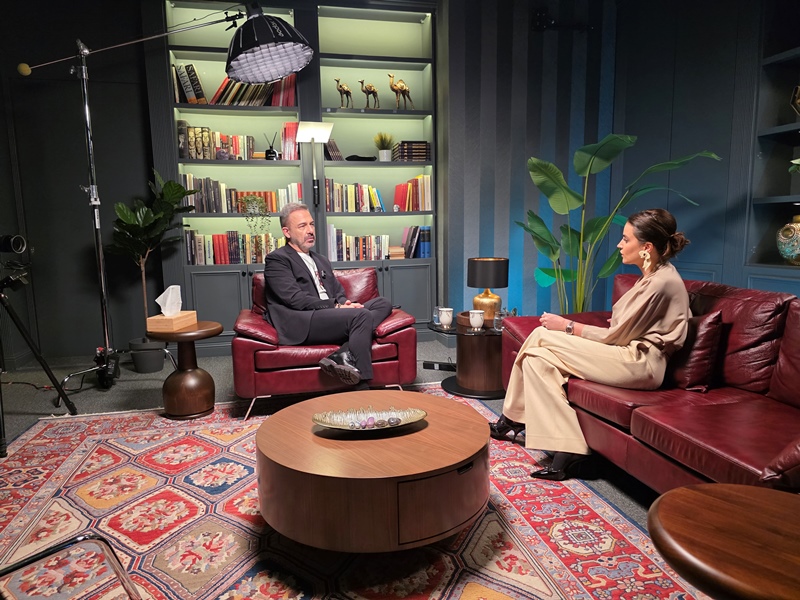 �Murat Aygen �le Profesyoneller�  �� Ve Cemiyet Dünyas�n�n Ünlü �simlerini A��rlamaya Devam Ediyor